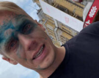 В центре Киева на известного блогера напал полицейский: подробности скандала