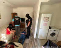 Полицейские задержали трио вымогателей, которое шантажировали жертв пикантными видео