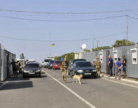 Из-за сбоя приложения "Дій вдома" около ста человек с утра не могут пересечь КПВВ на Донбассе